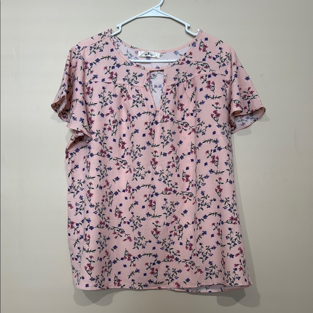 Relaxed Pink Blouse with Cuffed Sleeves and Short Sleeves